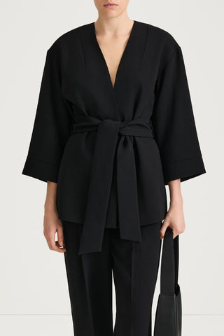 black belted blazer stylein balsas close -up
