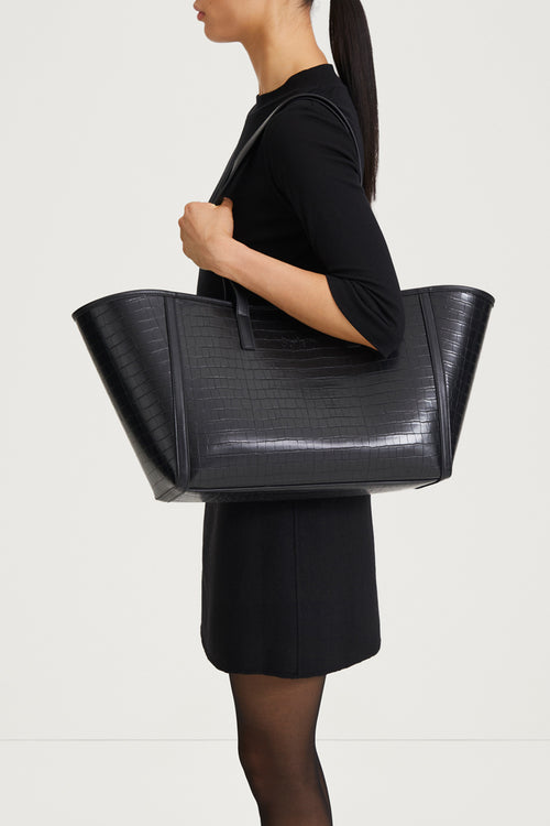 black croc embossed faux leather tote bag stylein yendi model image