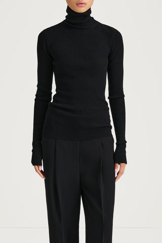black fine knit turtle neck stylein helea close up
