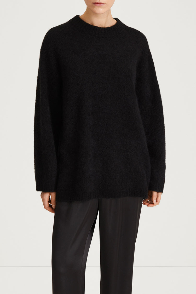 black knit mohair stylein noemi close up