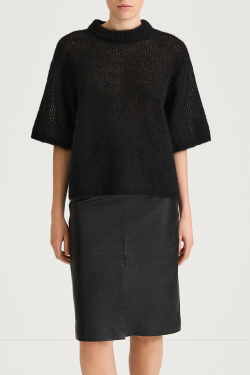 Black knitted transparent sweater short sleeve stylein nia front close up model image