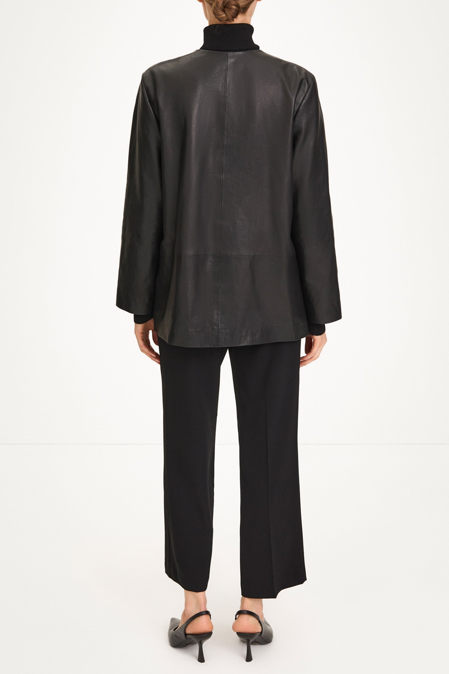 Valencia Leather jacket black stylein model image back