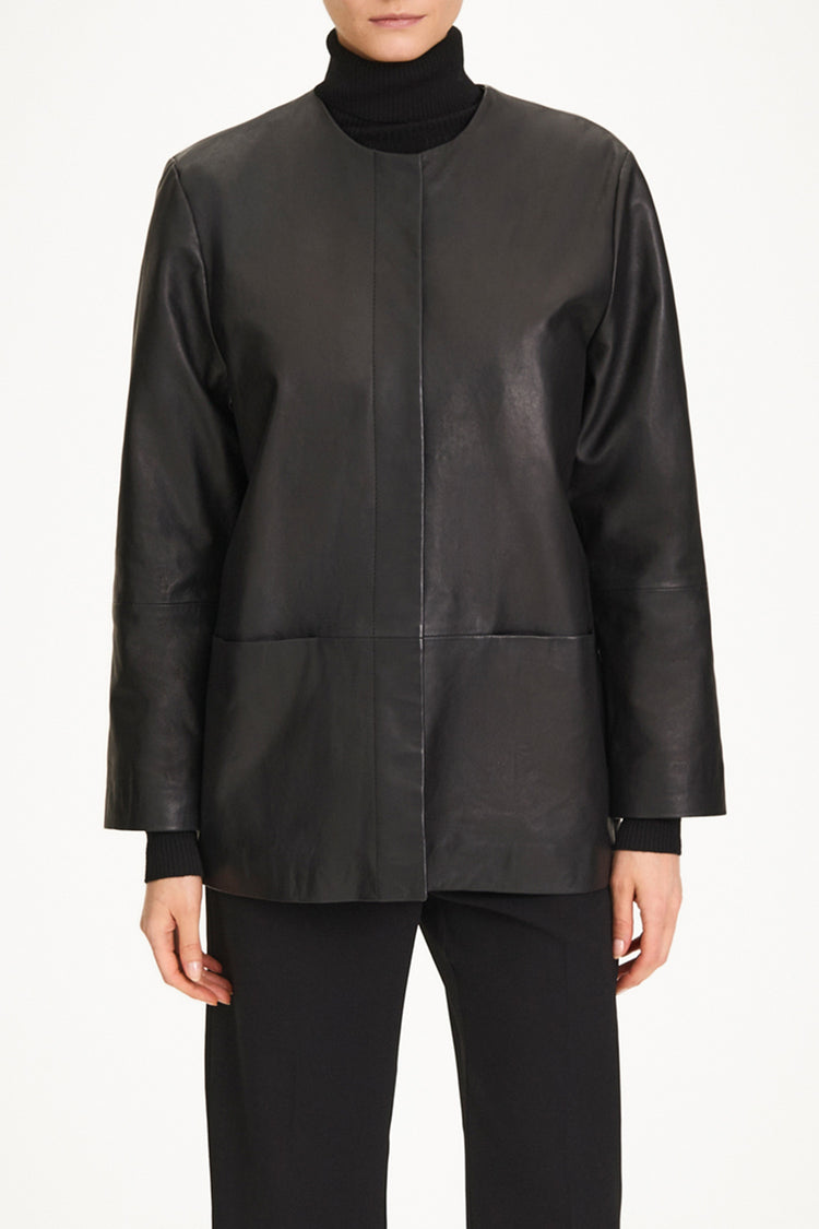 Valencia Leather jacket black stylein model image front close