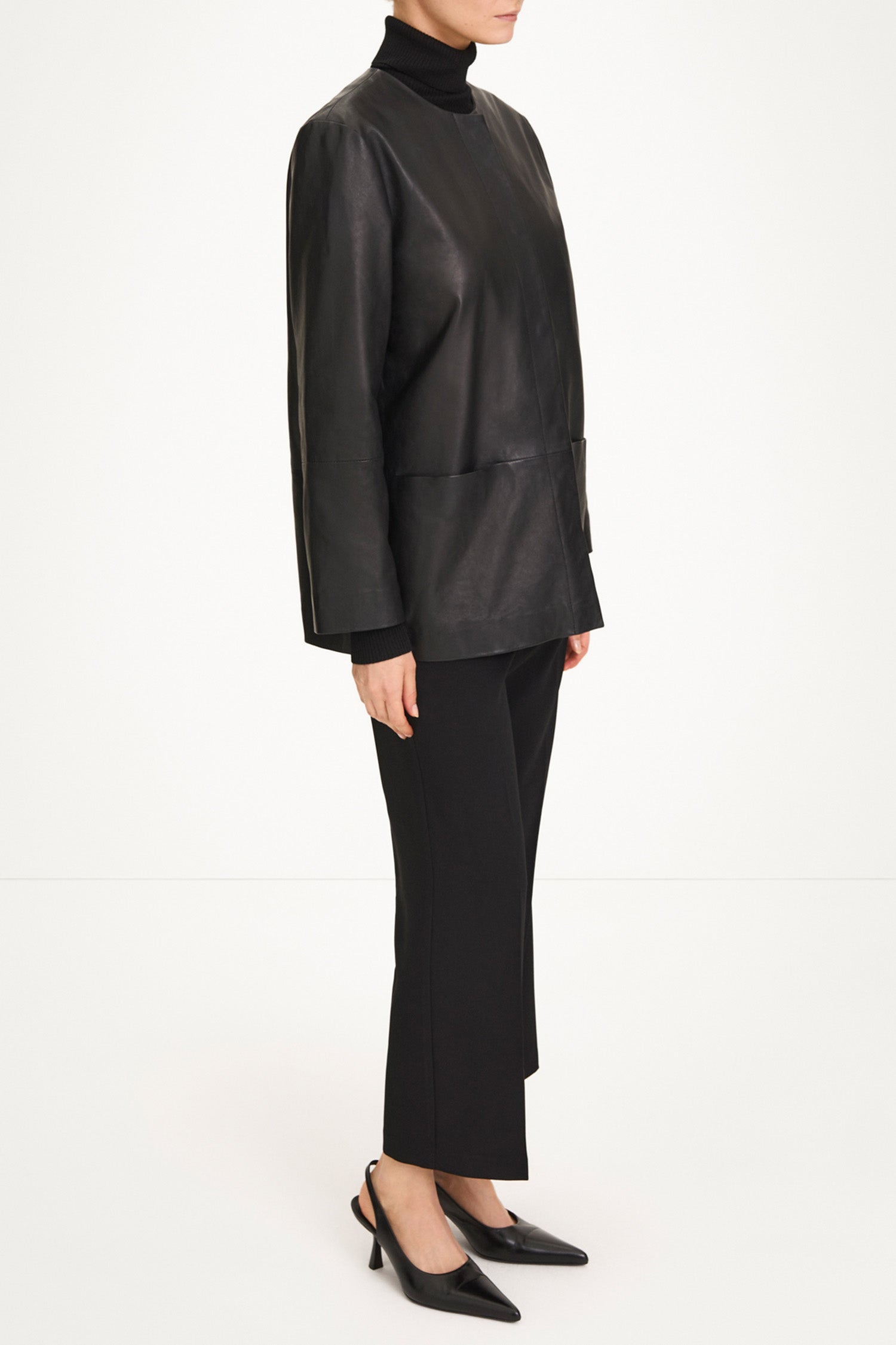 Valencia Leather jacket black stylein model image side