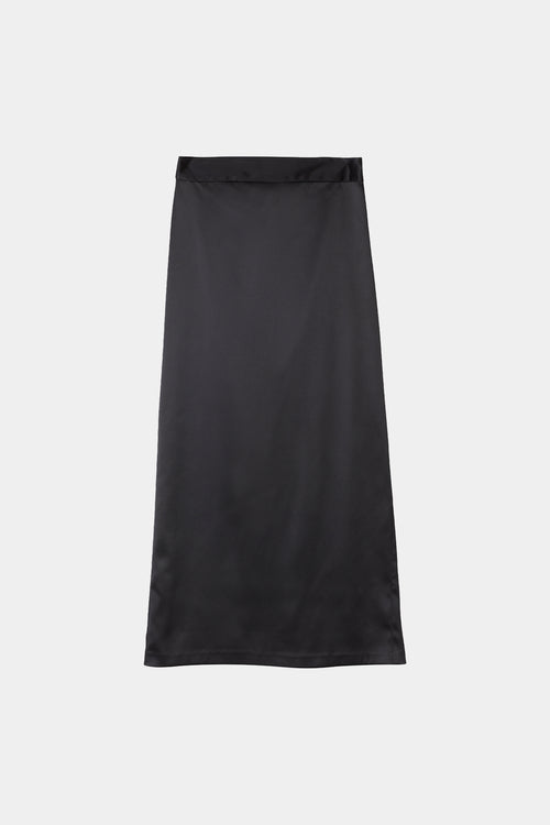 black skirt satin stylein bondeno model image