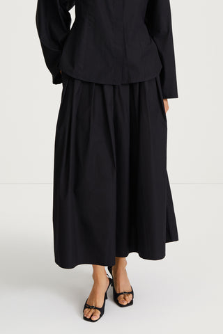 jorina-maxi-black-skirt-stylein close up