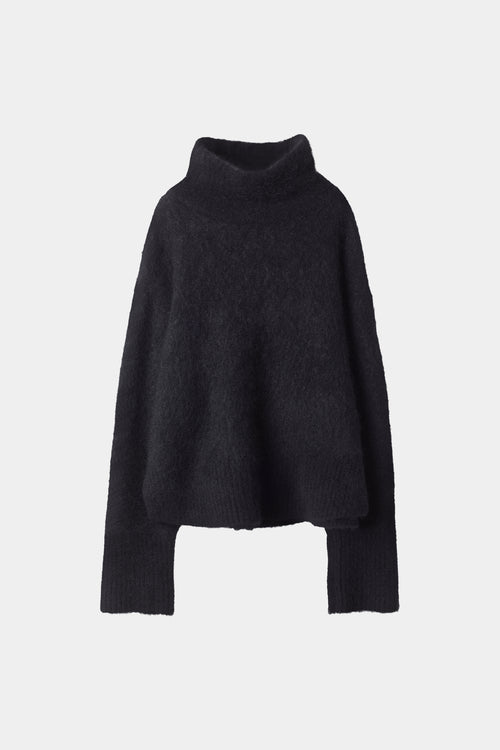 black knitted polo sweater stylein nike model image