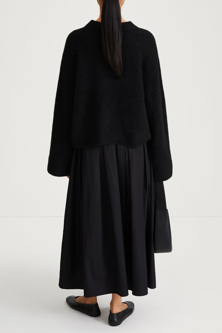 NICLAS SHORT SWEATER - BLACK