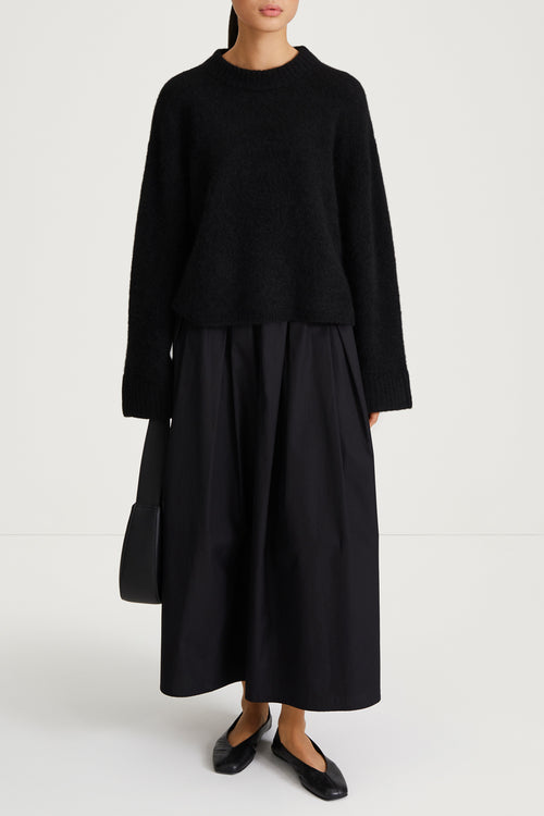 NICLAS SHORT SWEATER - BLACK