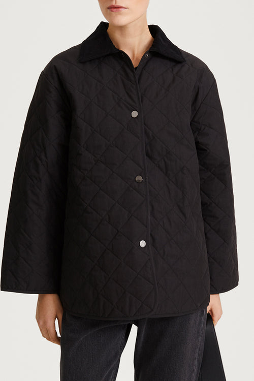 black quilted jacket stylein sabria detail