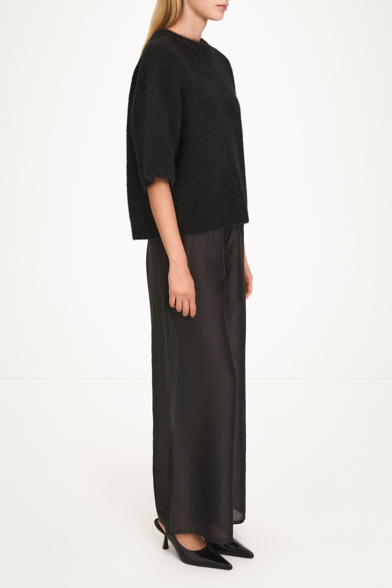 black short sleeve knit mohair stylein nemy model image side