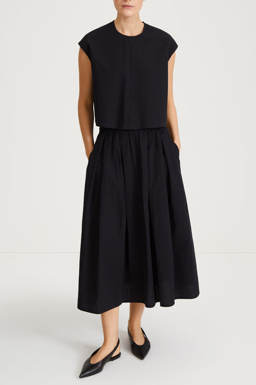 Jayla top cropped boxy short sleeved seersucker black stylein front image