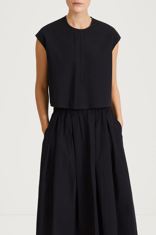 Jayla top cropped boxy short sleeved seersucker black stylein front image