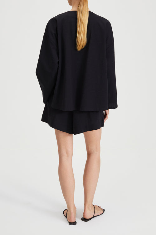 Mojo shorts flared seersucker black stylein back image