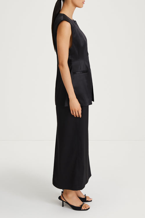 black skirt satin stylein bondeno side