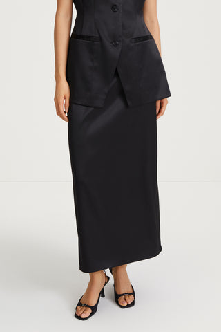 black skirt satin stylein bondeno close up