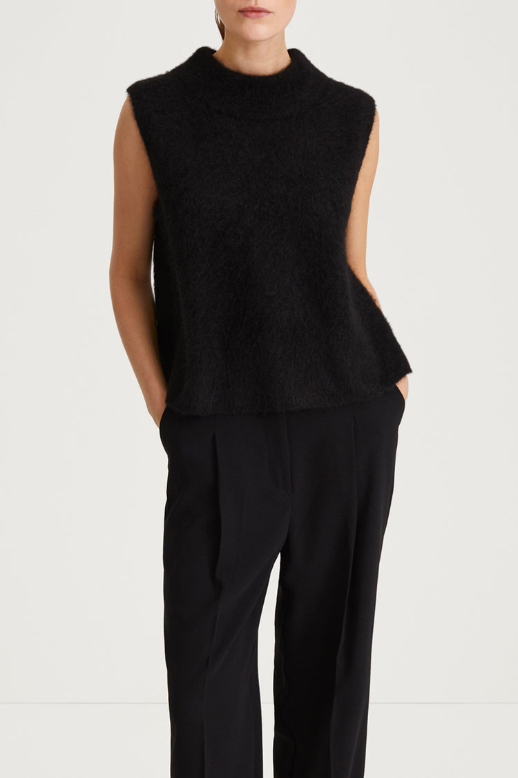 black sweater short sleeve stylein nellie close up