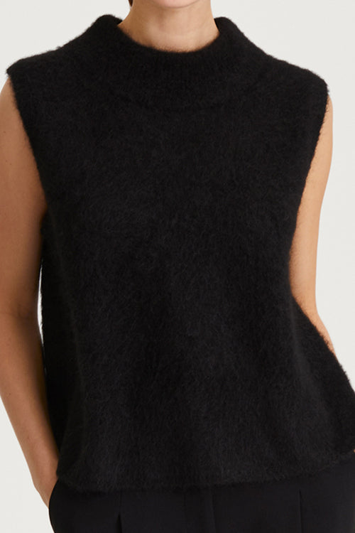 black sweater short sleeve stylein nellie detail