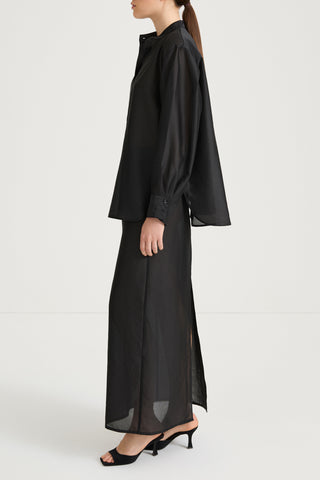 Black transparent shirt stylein briza side model image