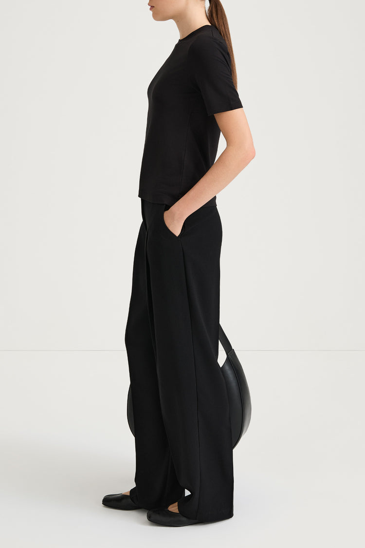 black tshirt jersey stylein chambers side