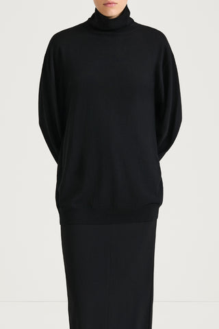 black turtle neck sweater stylein harleen close up