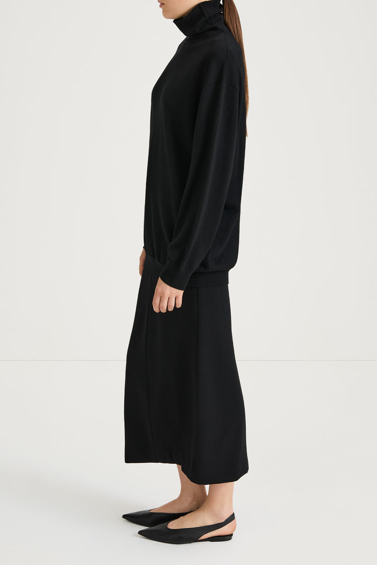 black turtle neck sweater stylein harleen side