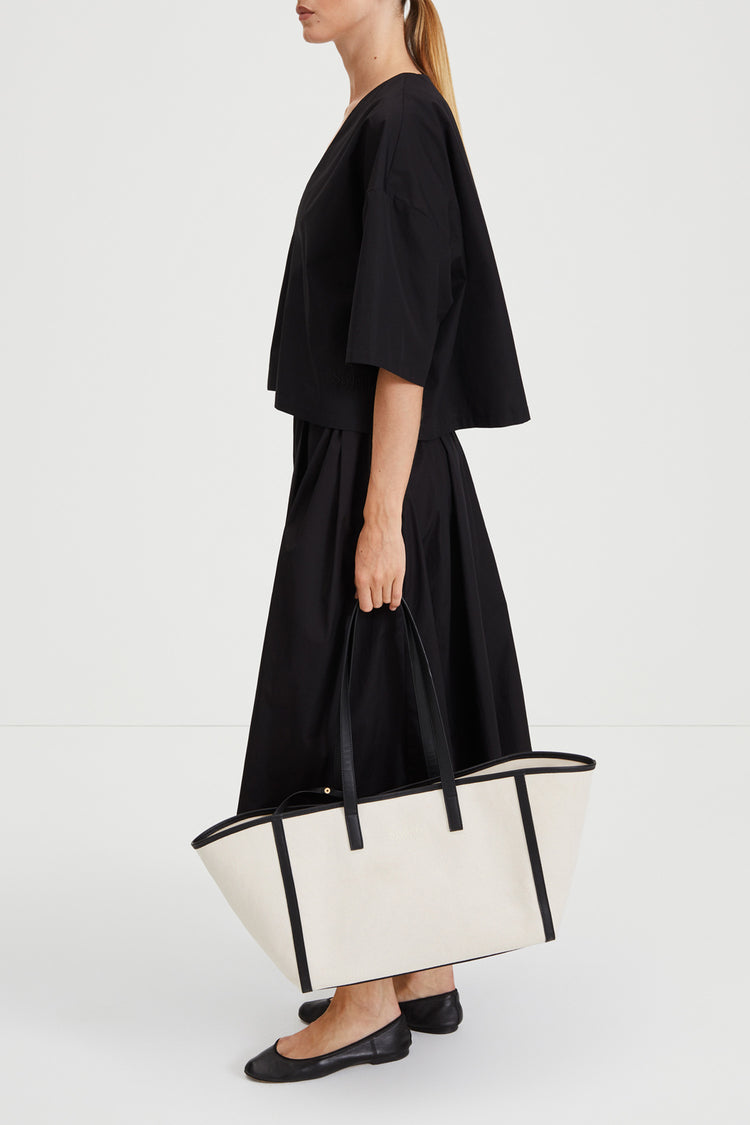 Julianna blouse voluminous cropped v neck short wide sleeves black stylein side image