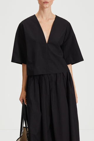 Julianna blouse voluminous cropped v neck short wide sleeves black stylein front image