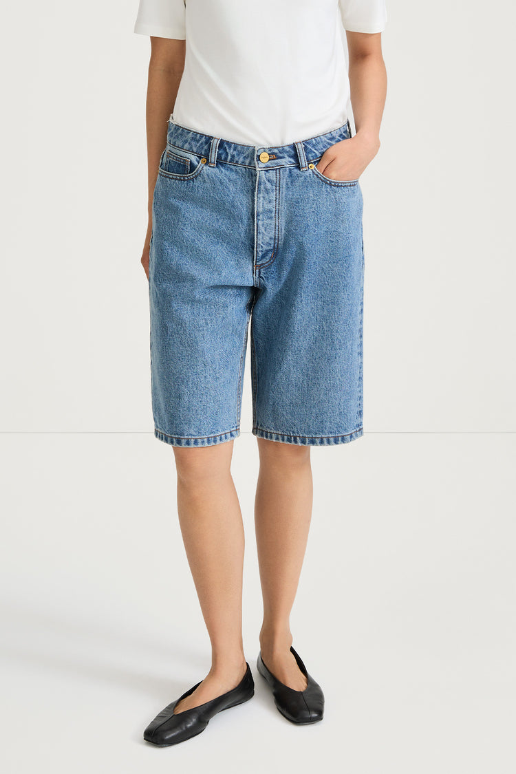 blue denim shorts stylein kim close up