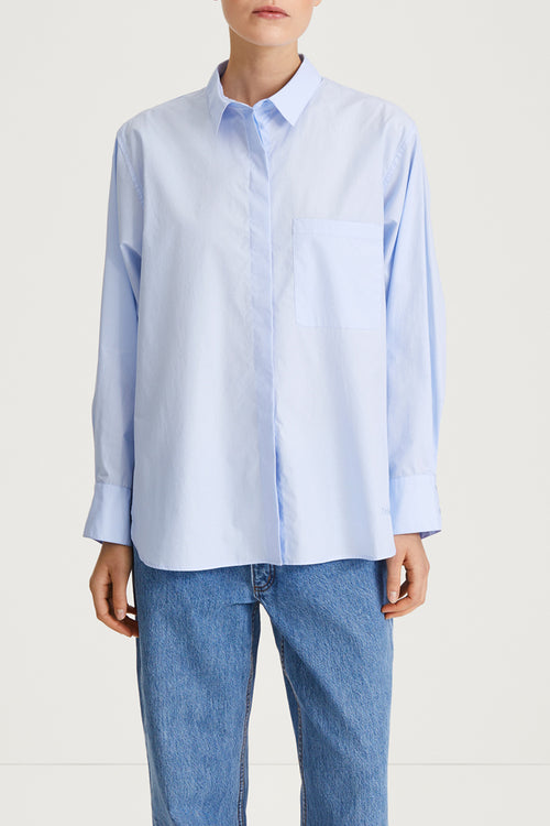 blue shirt cotton stylein jansell model image 