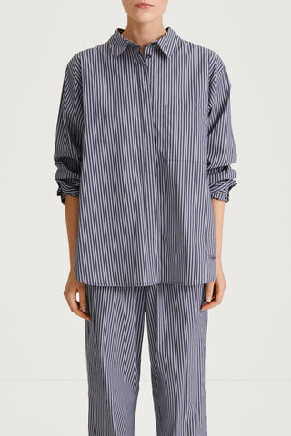 blue stripe shirt stylein jansell close up