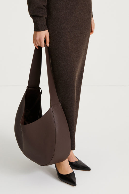 yardly bag brown stylein packshot model image