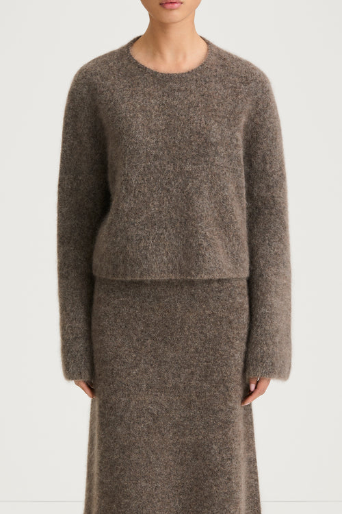 brown knitted sweater stylein nima short close up