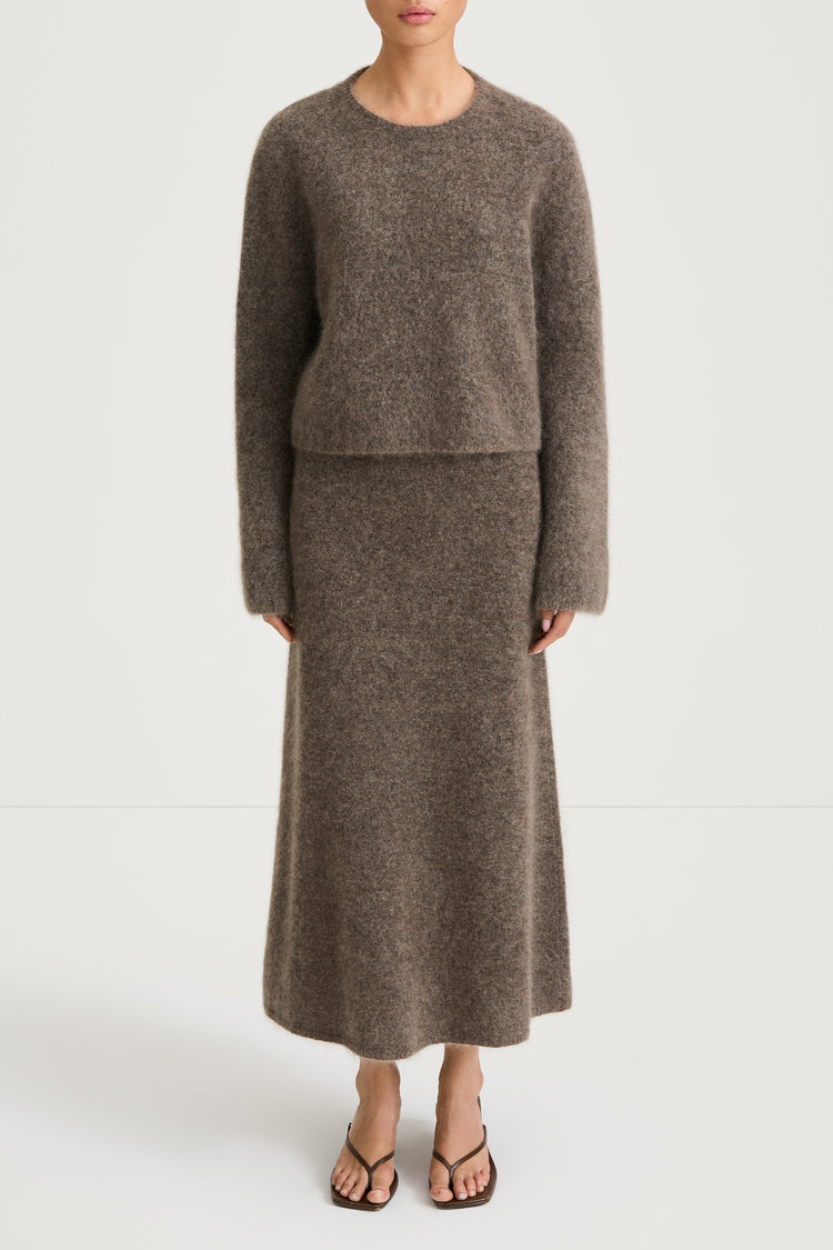 brown knitted sweater stylein niMA short front