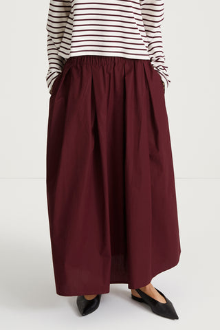 jorina maxi skirt burgundy stylein close up