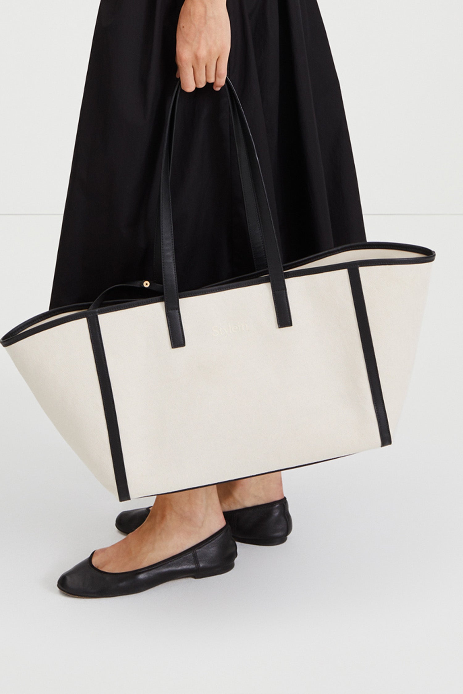 Yendi tote bag black canvas stylein front image