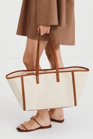 Yendi tote bag brown canvas stylein front image