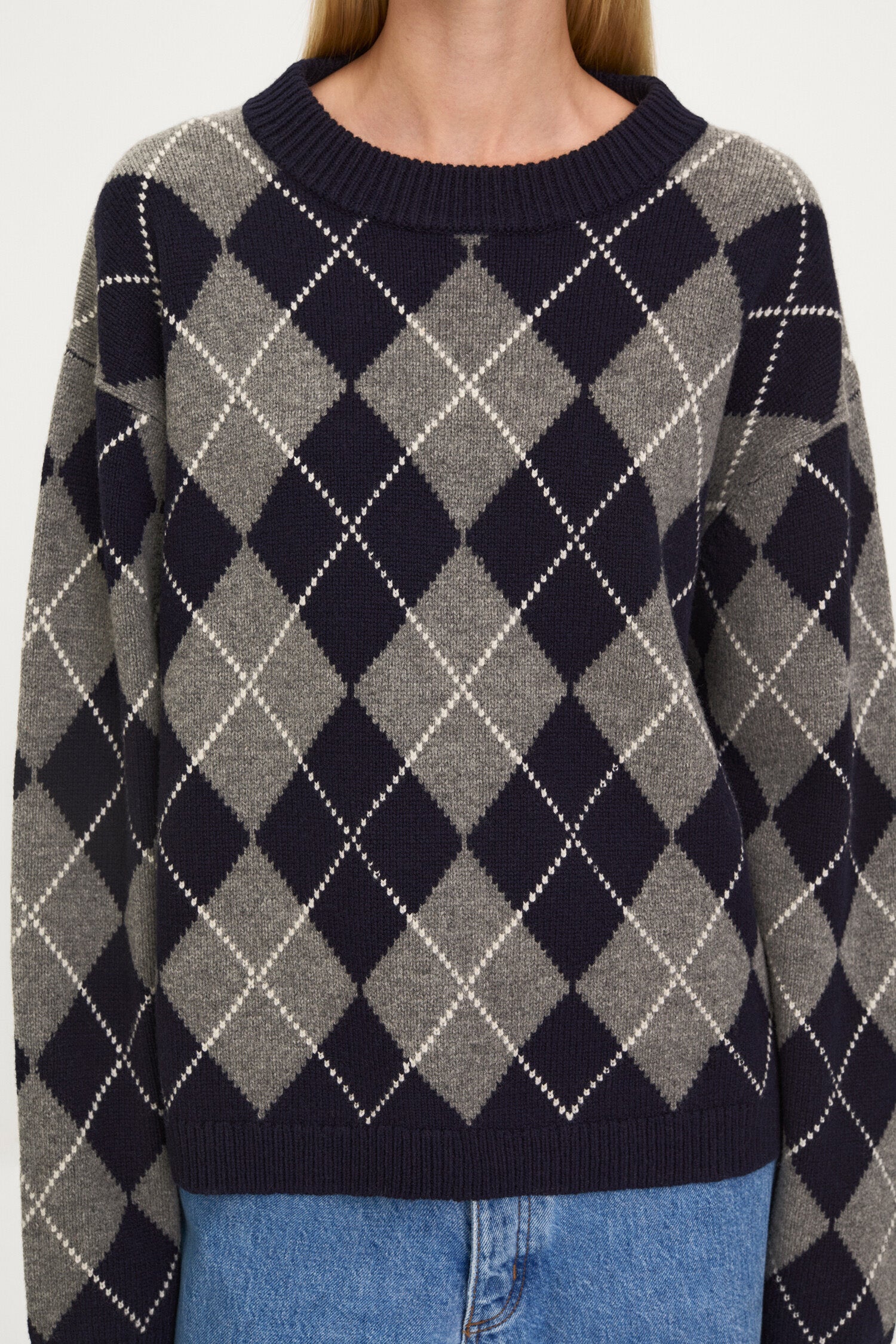 Checked knitted sweater in navy and grey stylein Havenly detail