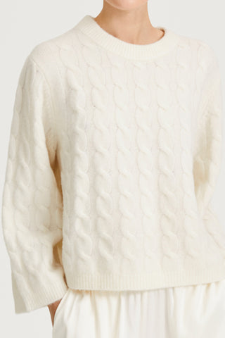 cream cable knitted sweater stylein lumina detail