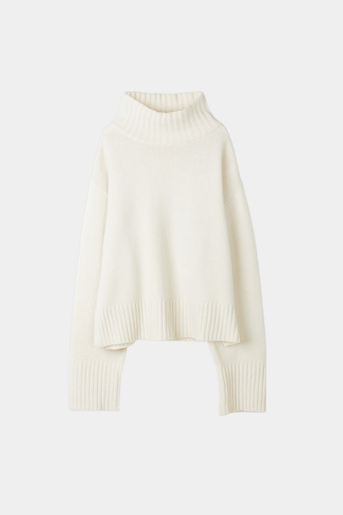 cream knitted wool sweater stylein hilary model image