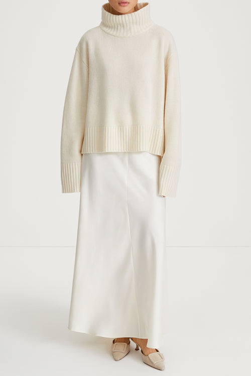 cream knitted wool sweater stylein hilary model image