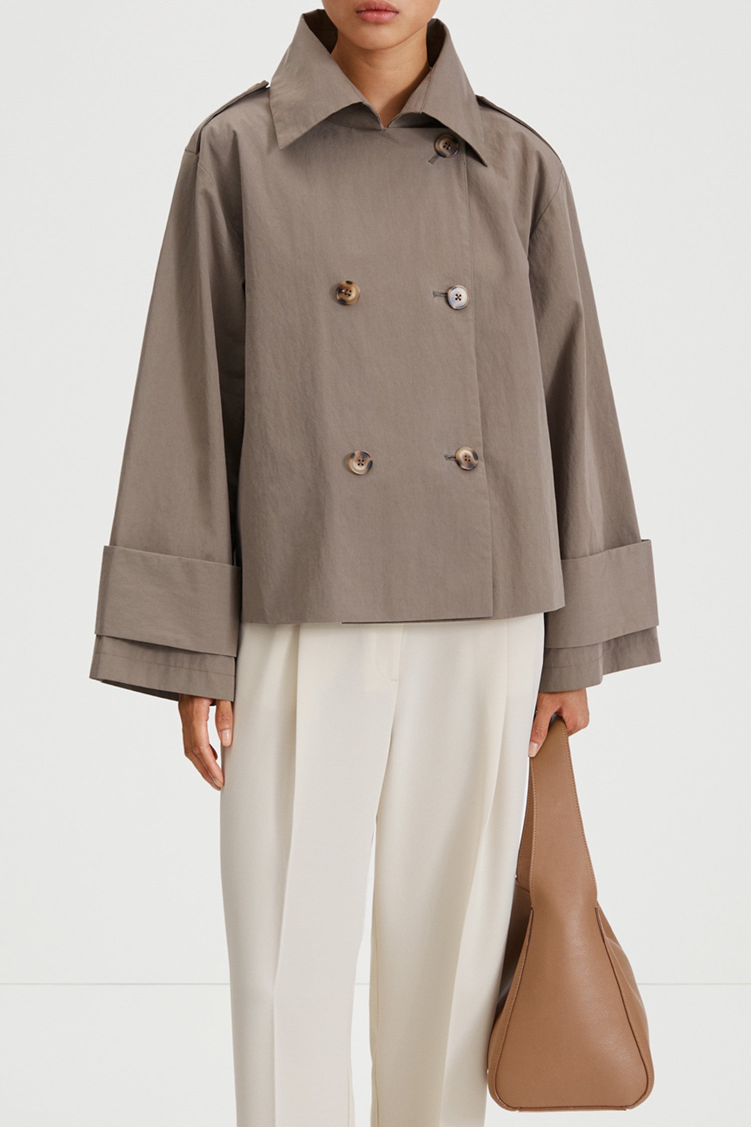 Serrano cropped trenchcoat jacket double breasted mud stylein close up