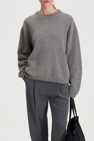 grey knitted sweater stylein harlow close up