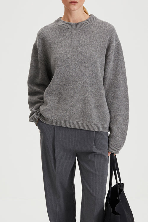 grey knitted sweater stylein harlow close up