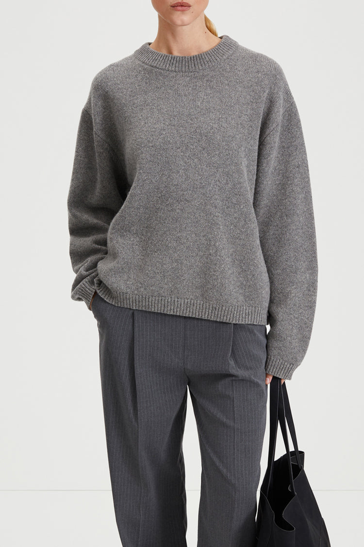 grey knitted sweater stylein harlow close up