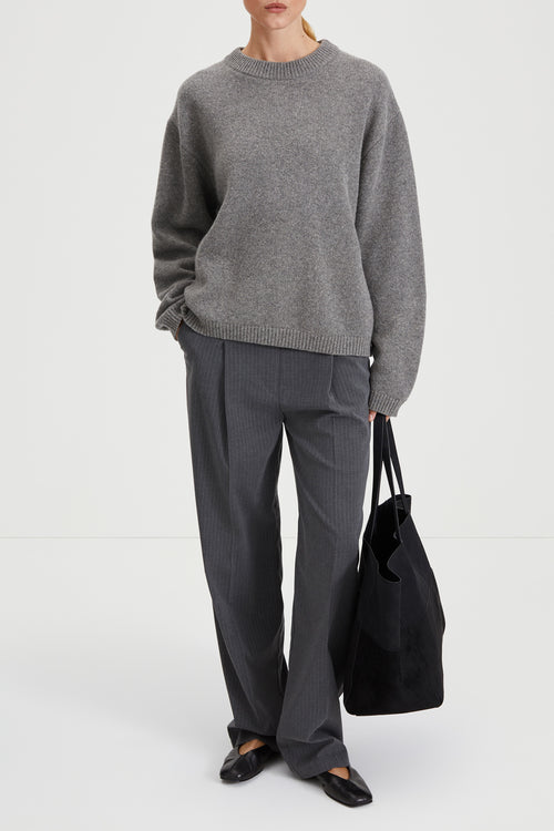 grey knitted sweater stylein harlow model image