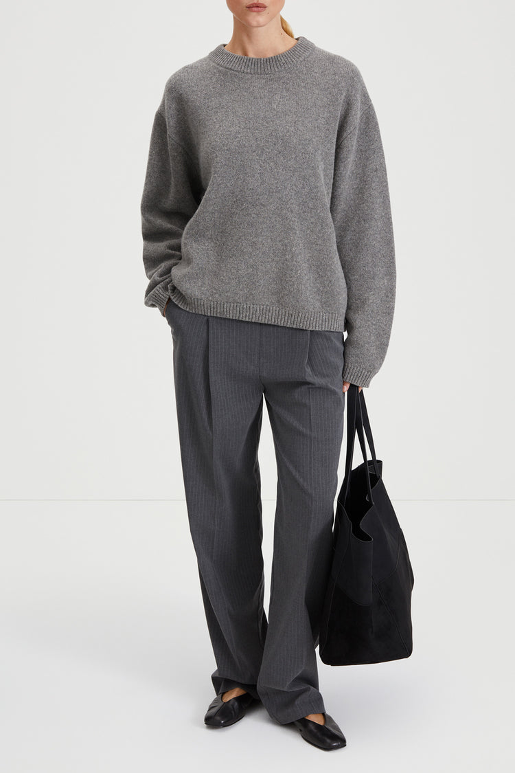 grey knitted sweater stylein harlow model image