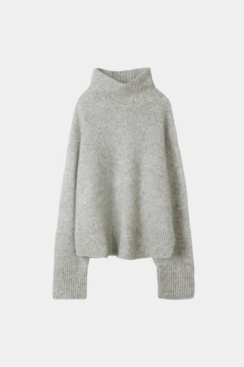 grey knitted polo sweater stylein nike model image