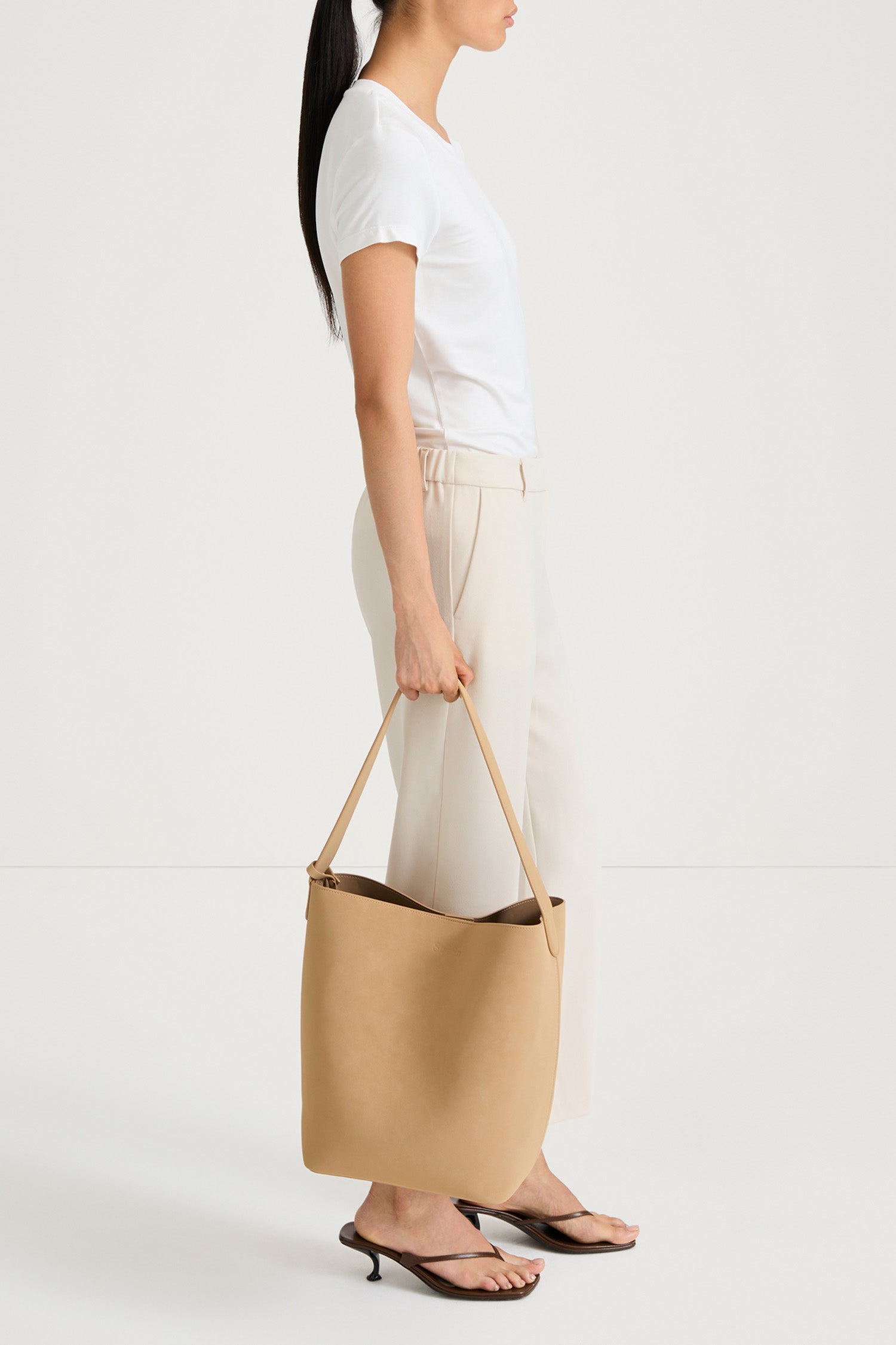 Ivory suit trousers bergio stylein side model image