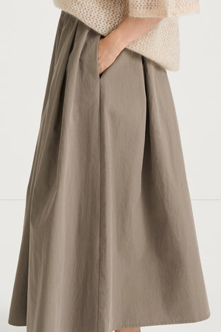 Mud khaki maxi trench skirt stylein sorina side close up model image